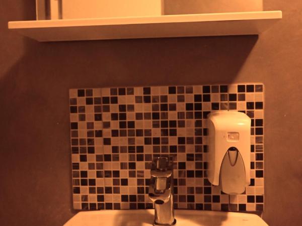 Rock Rooms Pula : photo 10 de la chambre chambre lits jumeaux avec salle de bains