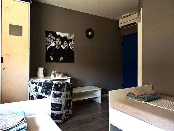 Rock Rooms Pula : photo 6 de la chambre chambre lits jumeaux avec salle de bains