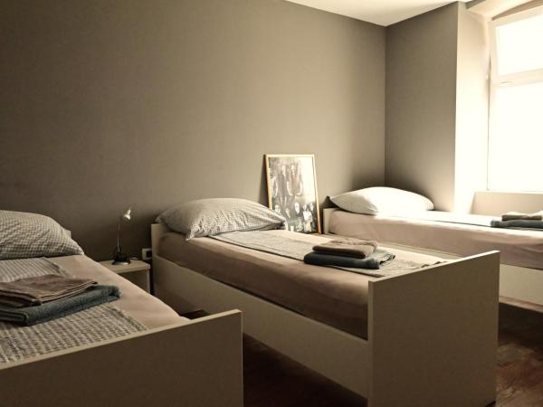 Rock Rooms Pula : photo 1 de la chambre chambre triple avec salle de bains