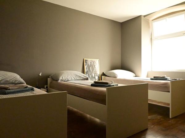 Rock Rooms Pula : photo 5 de la chambre chambre triple avec salle de bains