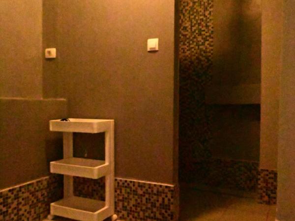 Rock Rooms Pula : photo 7 de la chambre chambre triple avec salle de bains