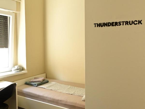 Rock Rooms Pula : photo 4 de la chambre chambre lits jumeaux avec salle de bains