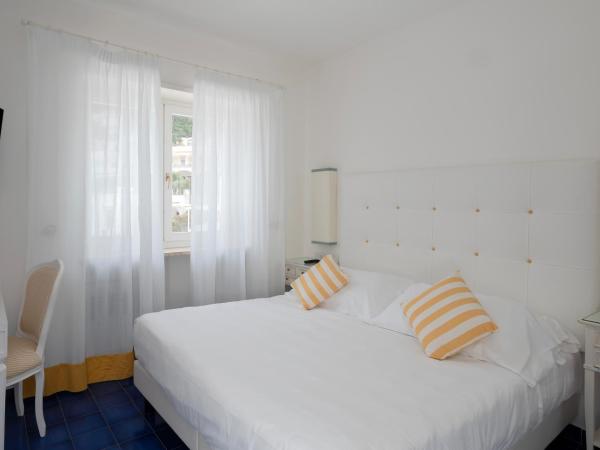 Sina Flora : photo 6 de la chambre chambre familiale - vue sur mer