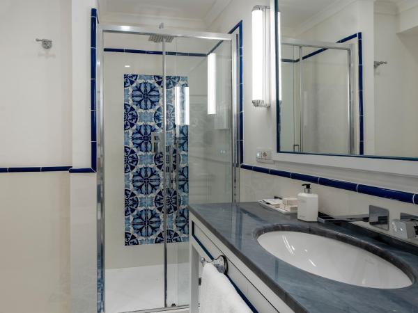 Sina Flora : photo 4 de la chambre chambre double deluxe - vue latérale sur mer