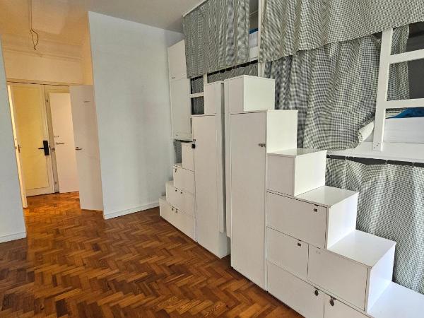 Castilho 63 Hostel & Suites : photo 1 de la chambre lit dans dortoir féminin de 12 lits