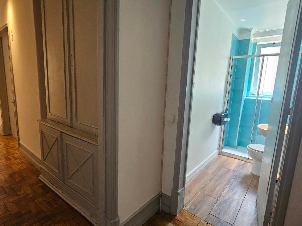 Castilho 63 Hostel & Suites : photo 2 de la chambre chambre quadruple Économique avec salle de bains commune