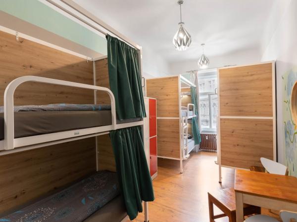 Hostel Elf : photo 1 de la chambre lit dans dortoir mixte de 6 lits