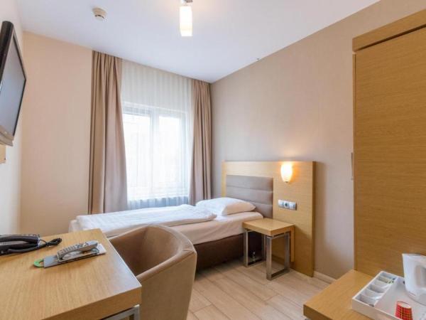 Hotel Port : photo 6 de la chambre chambre simple avec balcon