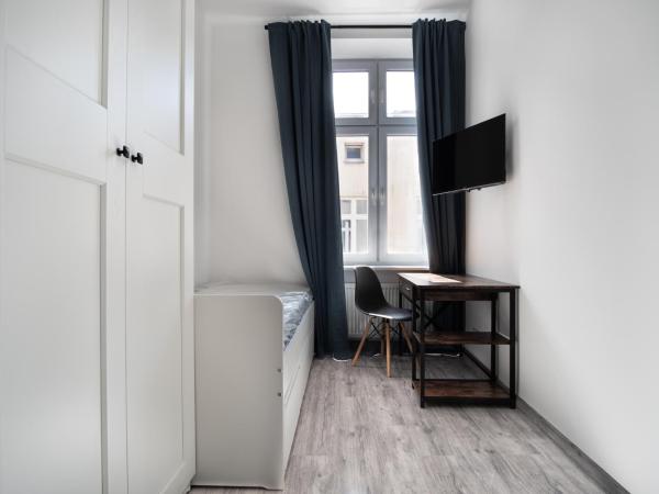 Dream Aparts - Piotrkowska 109 : photo 1 de la chambre chambre simple avec salle de bains commune