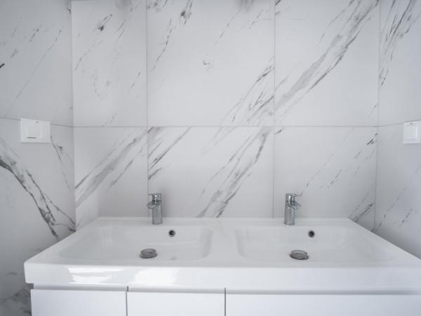 Dream Aparts - Piotrkowska 109 : photo 4 de la chambre chambre simple avec salle de bains commune