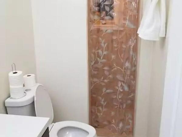 Private Rooms, Free Parking, Full Kitchen, Best Prices in Town- York University Heights : photo 6 de la chambre chambre triple