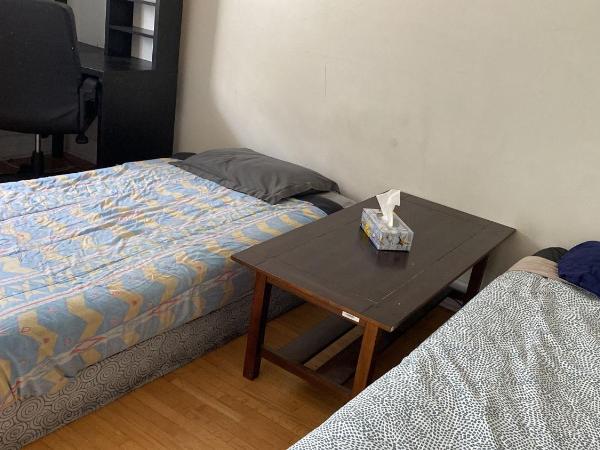 Private Rooms, Free Parking, Full Kitchen, Best Prices in Town- York University Heights : photo 4 de la chambre chambre triple