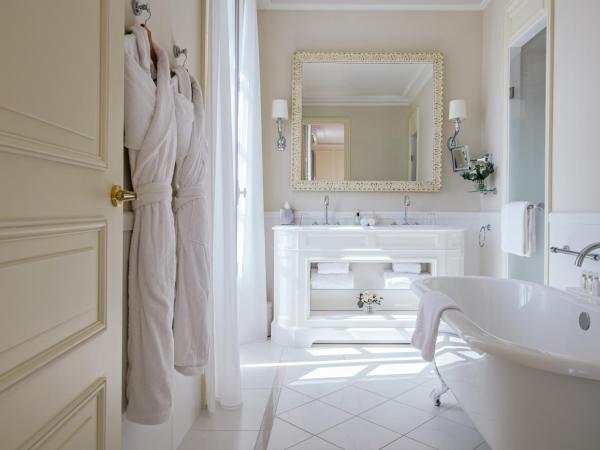 Hôtel du Palais Biarritz, in The Unbound Collection by Hyatt : photo 4 de la chambre suite