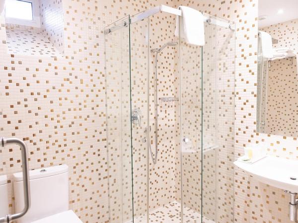 Hotel Montes : photo 3 de la chambre suite junior avec balcon