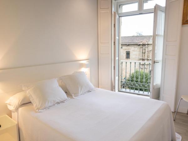 Hotel Montes : photo 8 de la chambre suite junior avec balcon