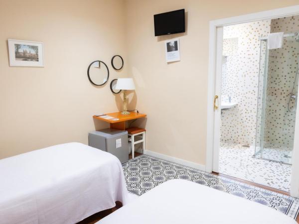 Hotel Montes : photo 2 de la chambre chambre lits jumeaux standard