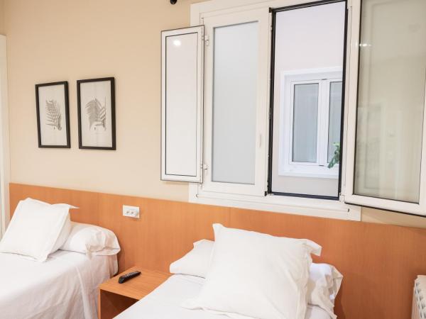 Hotel Montes : photo 1 de la chambre chambre lits jumeaux standard