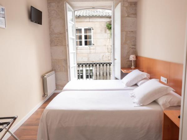 Hotel Montes : photo 6 de la chambre chambre lits jumeaux