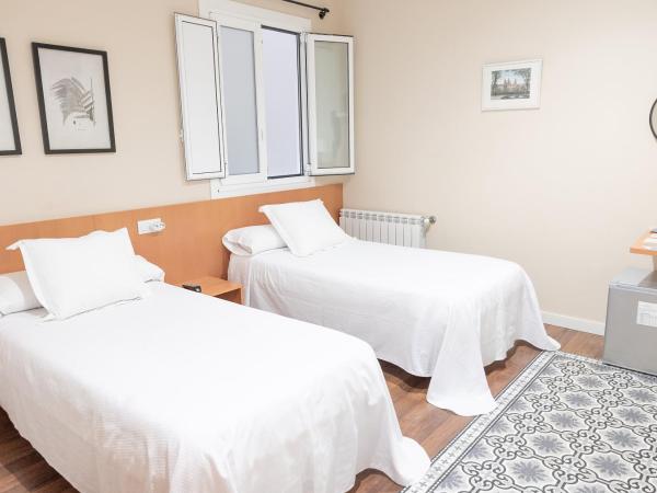 Hotel Montes : photo 5 de la chambre chambre lits jumeaux standard