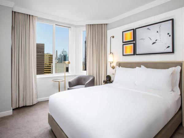 The Luxury Collection Hotel Manhattan Midtown : photo 2 de la chambre chambre lit queen-size deluxe - vue sur ville