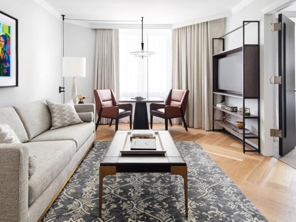 The Luxury Collection Hotel Manhattan Midtown : photo 3 de la chambre suite 1 chambre avec canapé-lit - vue sur ville