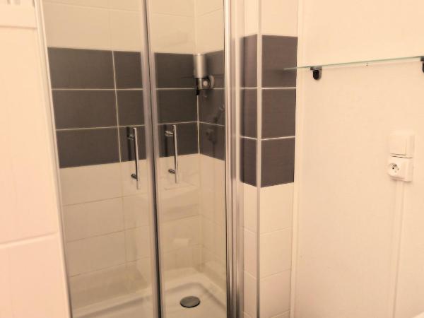 B&B La Source de la Géronstère : photo 3 de la chambre chambre double avec salle de bains privative