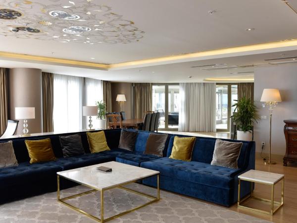 CVK Park Bosphorus Hotel Istanbul : photo 7 de la chambre suite park prestige suites lit king-size