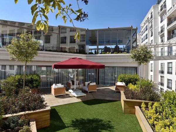 CVK Park Bosphorus Hotel Istanbul : photo 8 de la chambre suite park prestige suites lit king-size