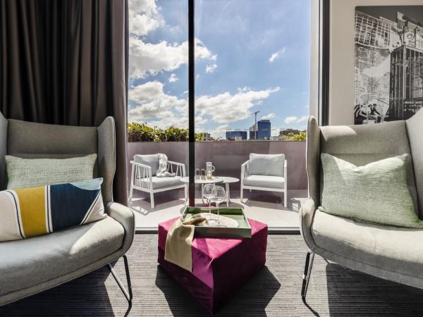 Sage Hotel James Street : photo 3 de la chambre chambre lit king-size de luxe - vue sur ville