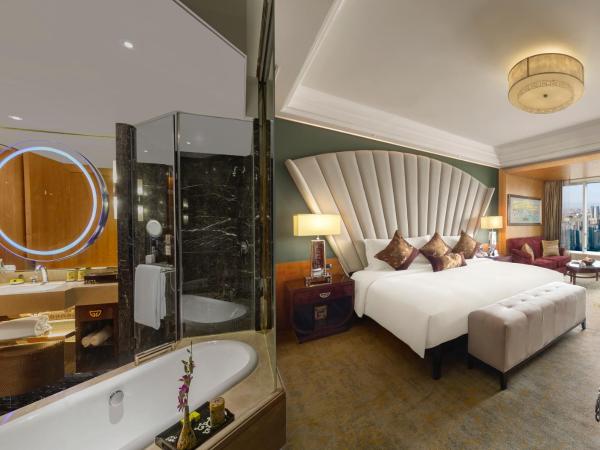InterContinental Century City Chengdu, an IHG Hotel : photo 2 de la chambre 1 king bed premium lounge access city view