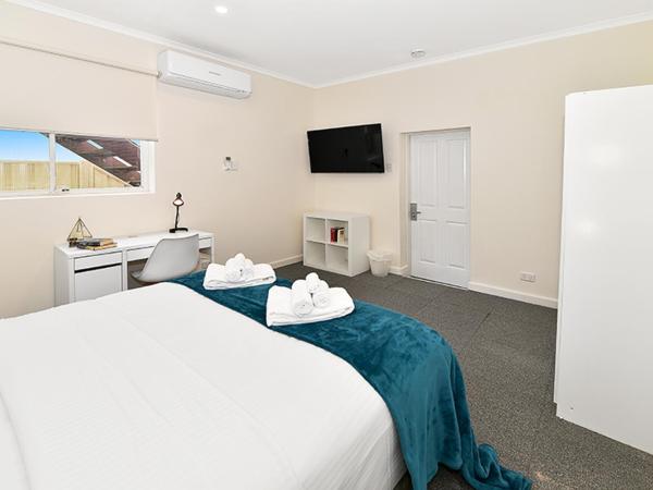 206DR2 & 3 - Large Rooms in Carlton 2BR Apt! AC, Smart TV, Pkg! : photo 2 de la chambre chambre double ou lits jumeaux