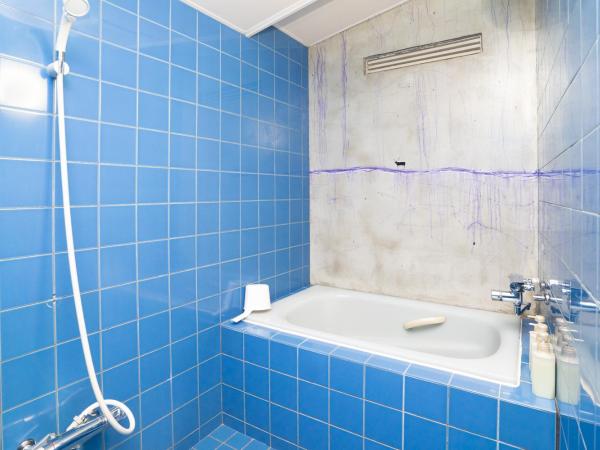 Tokyo Guest House Ouji Music Lounge : photo 8 de la chambre japanese wide room with private bathroom - non-smoking