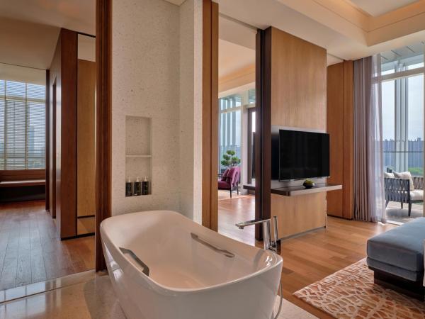 Hyatt Centric Gaoxin Xi'An : photo 1 de la chambre suite lit king-size deluxe avec balcon