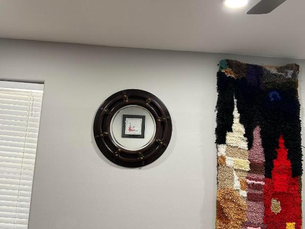 A Luxury Master Bedroom in a Condo : photo 9 de la chambre chambre familiale avec salle de bains commune