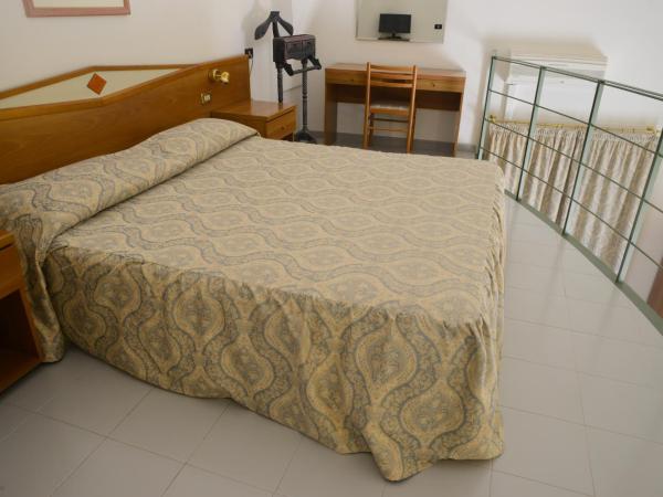 Albergo Italia : photo 2 de la chambre suite lit king-size
