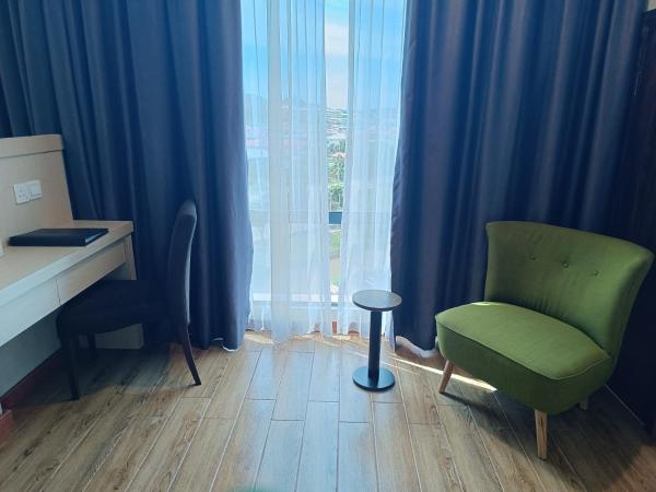 Lintas Platinum Hotel : photo 3 de la chambre chambre lit king-size deluxe