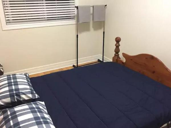 Private Rooms, Free Parking, Full Kitchen, Best Prices in Town- York University Heights : photo 2 de la chambre chambre double Économique
