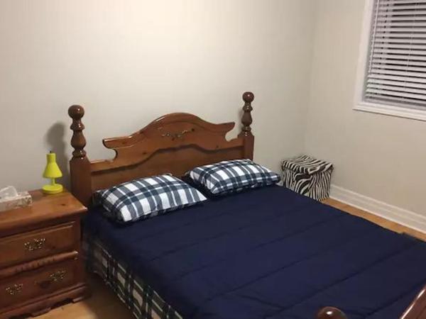Private Rooms, Free Parking, Full Kitchen, Best Prices in Town- York University Heights : photo 1 de la chambre chambre double Économique