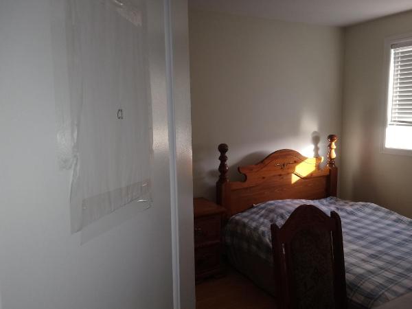 Private Rooms, Free Parking, Full Kitchen, Best Prices in Town- York University Heights : photo 7 de la chambre chambre double Économique