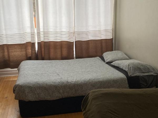 Private Rooms, Free Parking, Full Kitchen, Best Prices in Town- York University Heights : photo 3 de la chambre chambre familiale