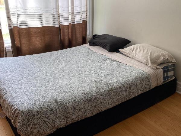 Private Rooms, Free Parking, Full Kitchen, Best Prices in Town- York University Heights : photo 4 de la chambre chambre familiale