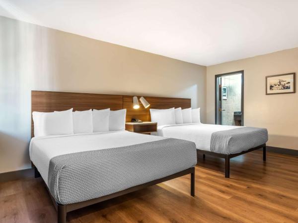 La Luna Inn, Ascend Hotel Collection : photo 2 de la chambre large quadruple room with two queen beds - disability access/non smoking