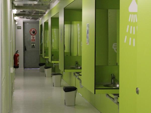 Scout Madrid Hostel : photo 4 de la chambre lit dans un dortoir mixte de 12 lits avec salle de bains commune