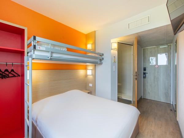 Première Classe Chartres Sud - Barjouville : photo 2 de la chambre chambre triple avec 1 lit superposé et 1 lit double