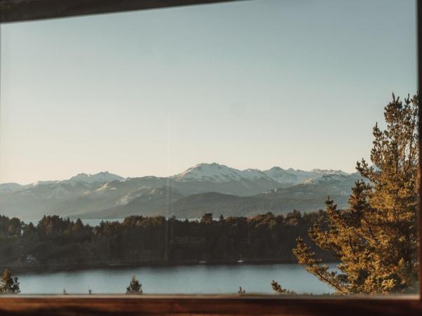 Boutique Hotel & Spa Bosque del Nahuel : photo 1 de la chambre suite junior - vue sur lac