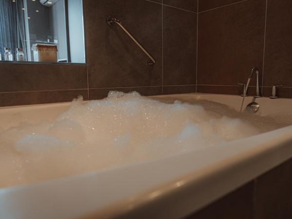 Boutique Hotel & Spa Bosque del Nahuel : photo 2 de la chambre suite de luxe avec vue sur lac