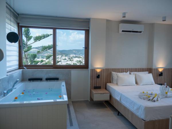 Zera Bodrum By Özükara : photo 1 de la chambre chambre double avec balcon - vue sur mer
