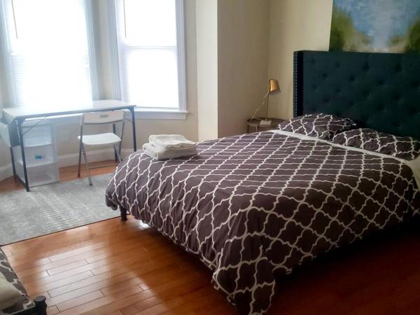 Newly Renovated Guest Rooms near Transportation : photo 9 de la chambre chambre lit queen-size 