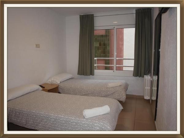 Hostal Mozaik Playa : photo 2 de la chambre chambre double avec 2 lits doubles