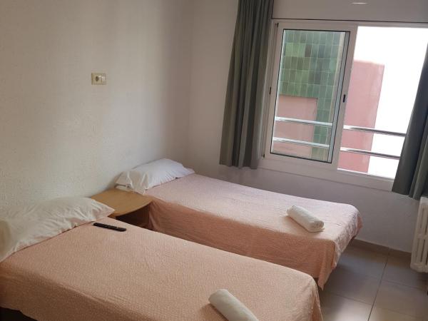 Hostal Mozaik Playa : photo 5 de la chambre chambre double avec 2 lits doubles